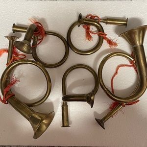 EUC Set Of 5 Brass Decorative French Horn various sizes of retro brass wall art